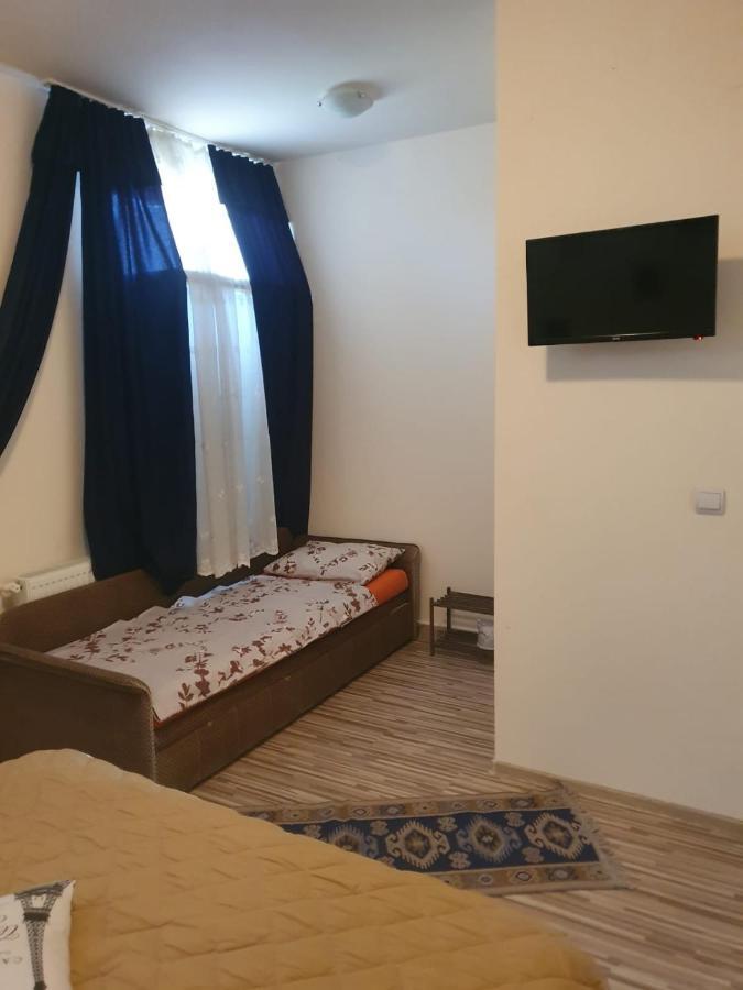 Hotel Relax Haus Hunedoara Zewnętrze zdjęcie